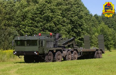 Мощь без компромиссов: автопоезд-тяжеловоз в составе седельного тягача МЗКТ-741501 и полуприцепа МЗКТ-720100